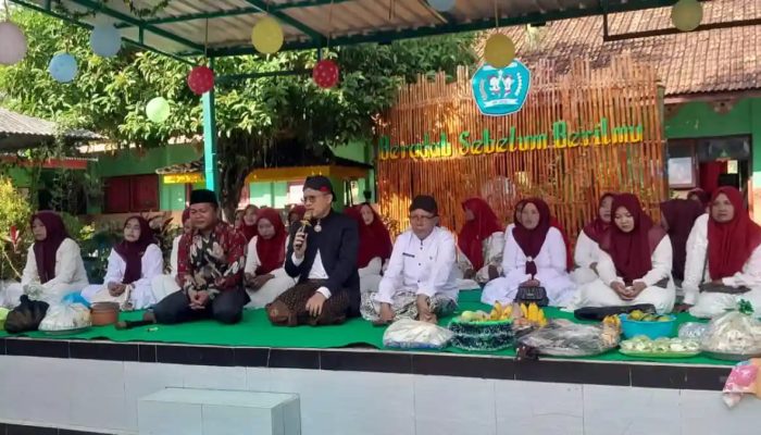 SDN Juluk I Hidupkan Kembali Tradisi Leluhur di Hari Pertama MPLS