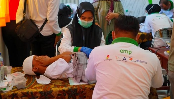Khitan Massal Bakrie Amanah Bersama EMP dan KEI di Kepulauan Sapeken Menggunakan Metode Modern