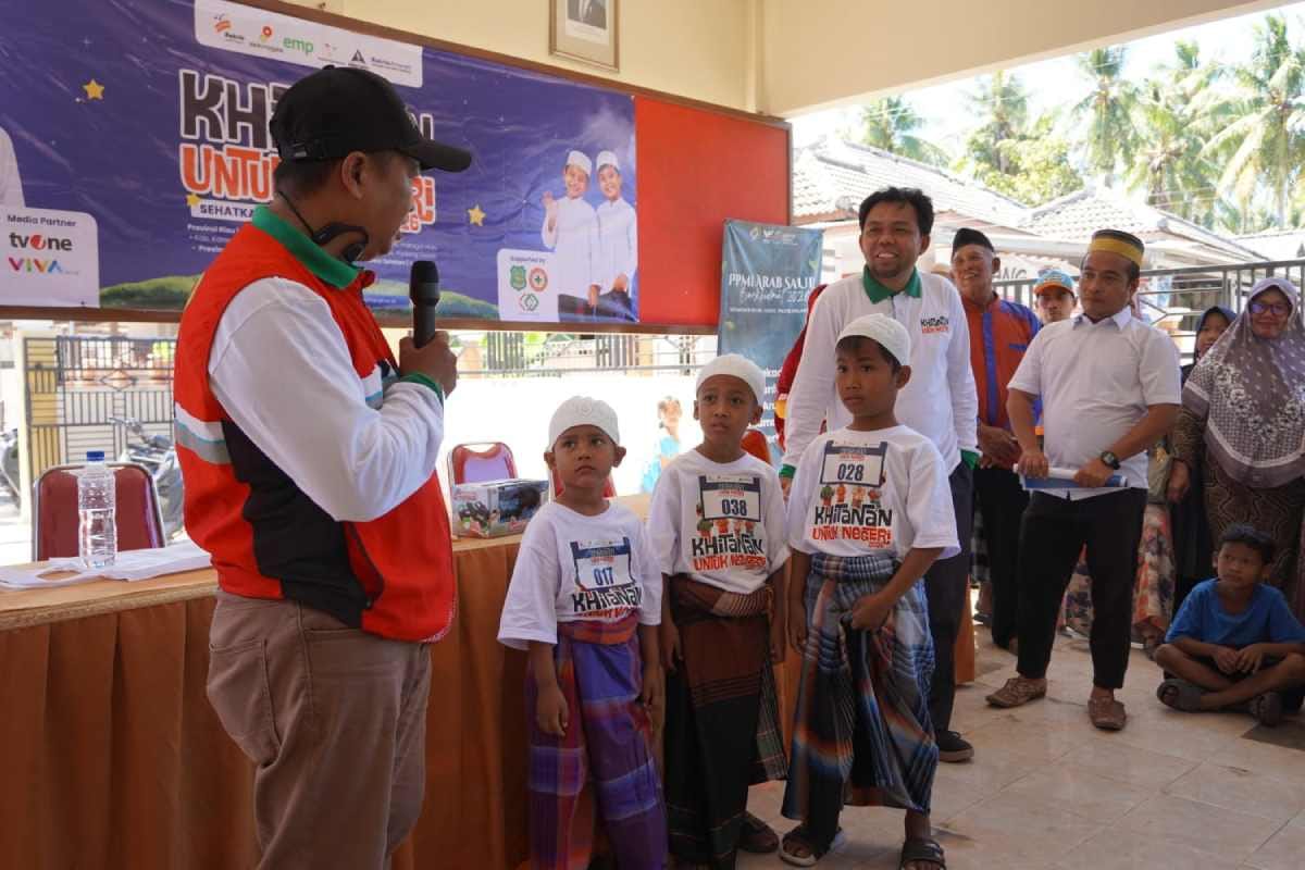 Khitan Massal Bakrie Amanah Bersama EMP dan KEI di Kepulauan Sapeken Menggunakan Metode Modern