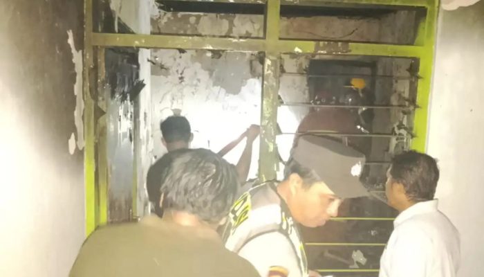 Kebakaran Landa Tiga Rumah di Perumahan Batu Kencana Sumenep, Satu Warga Alami Luka Bakar