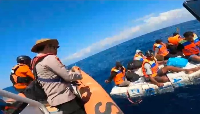 KM Genius Pengangkut Bahan MBG Tujuan Pagerungan Kecil Tenggelam di Perairan Utara Pulau Bali