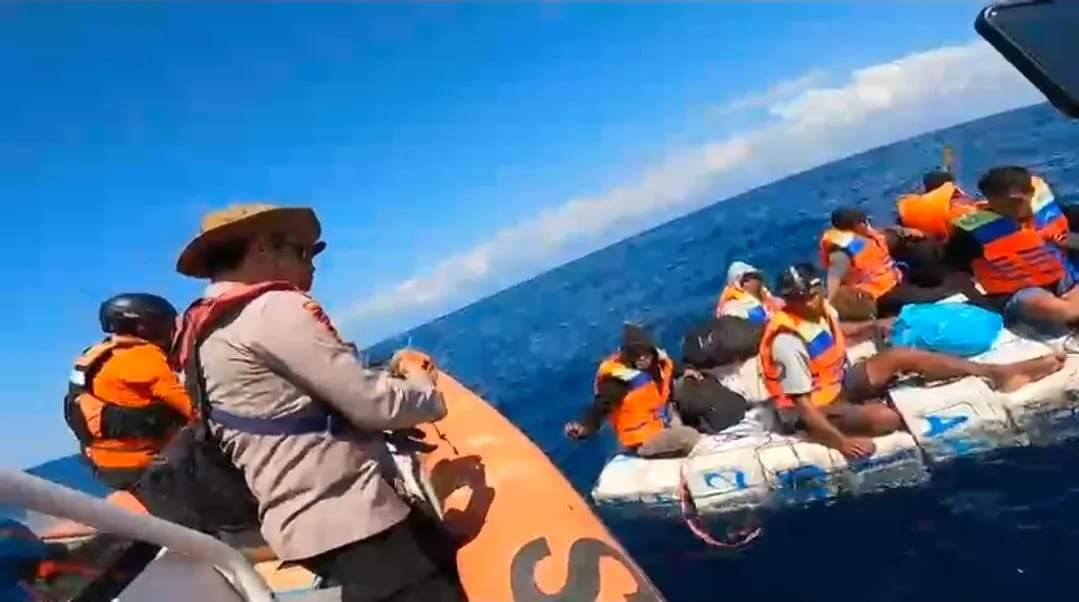 KM Genius Pengangkut Bahan MBG Tujuan Pagerungan Kecil Tenggelam di Perairan Utara Pulau Bali