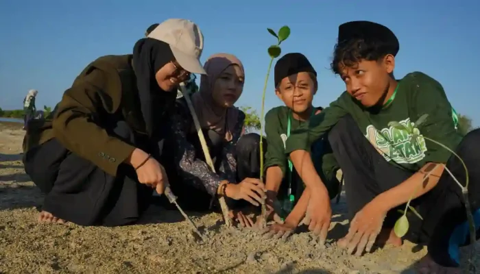 SKK Migas-KEI Bersama Pemuda dan Mahasiswa KKN UNIB Situbondo Peringati Hari Mangrove Se-Dunia