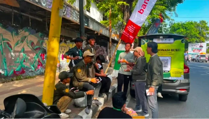 Mahasiswa P2M Al-Amien Prenduan Gelar Open Donasi Buku di CFD Arek Lancor Pamekasan