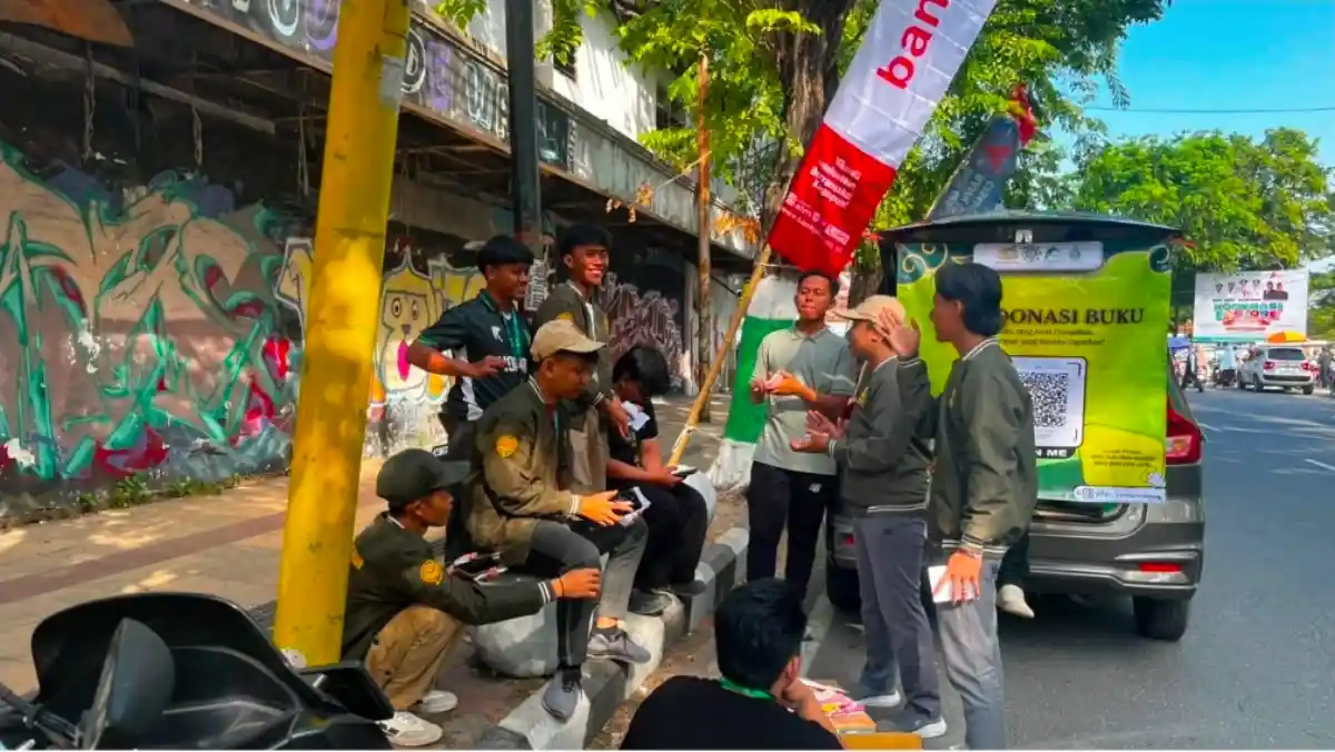 Mahasiswa P2M Al-Amien Prenduan Gelar Open Donasi Buku di CFD Arek Lancor Pamekasan