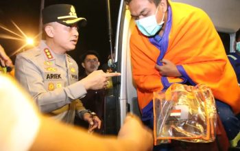 Sembilan Korban Kebakaran KM Mutiara Sentosa 2 Tiba di Kalianget, Pencarian 39 Orang Masih Berlanjut