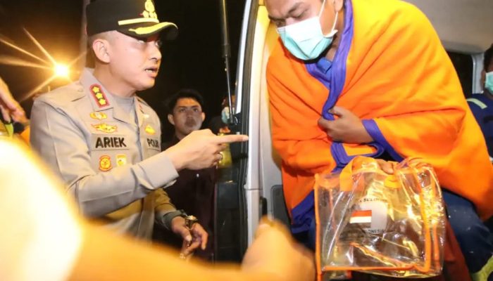 Sembilan Korban Kebakaran KM Mutiara Sentosa 2 Tiba di Kalianget, Pencarian 39 Orang Masih Berlanjut