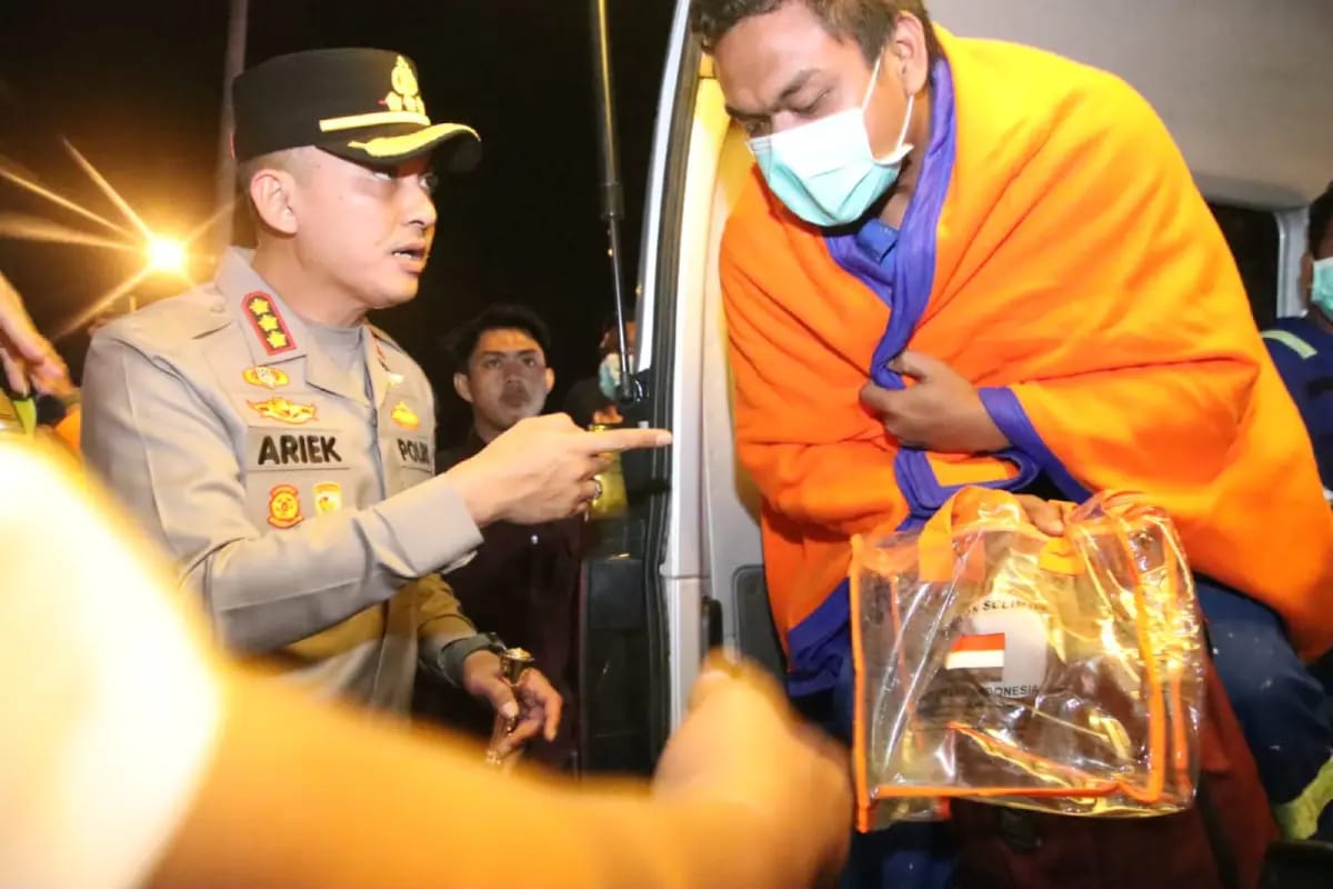 Sembilan Korban Kebakaran KM Mutiara Sentosa 2 Tiba di Kalianget, Pencarian 39 Orang Masih Berlanjut
