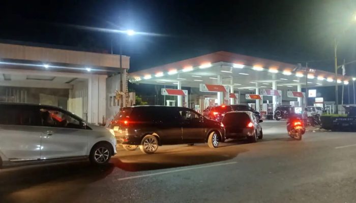 Ini Penjelasan Salah Satu SPBU Soal Antrean BBM di SPBU Sumenep