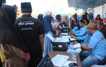 Layanan Adminduk Jemput Bola Warnai Festival Pesisir Mandangin Sampang