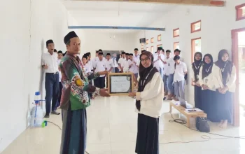 Kaji Pengelolaan Lingkungan, KKN Posko 10 UA Gelar Sosialisasi Sampah di Pesantren Mahasinul Akhlaq