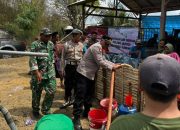 Atasi Kekeringan, Polsek Sapudi Sumenep Pasok 3.600 Liter Air Bersih bagi Ratusan Warga