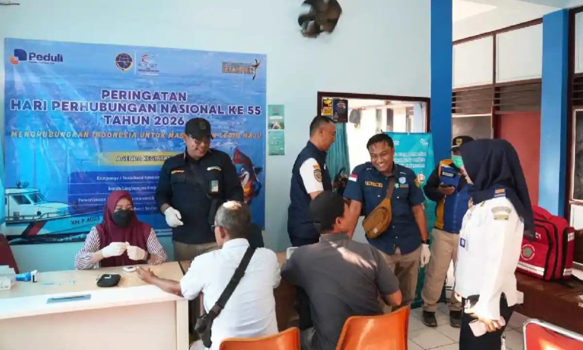Penumpang Kapal di Kalianget Dapat “Bekal” Sebelum Berlayar: Cek Kesehatan Gratis