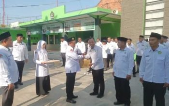 Tiga ASN Kemenag Sumenep Terima SK Kenaikan Pangkat, Kakankemenag Tekankan Integritas