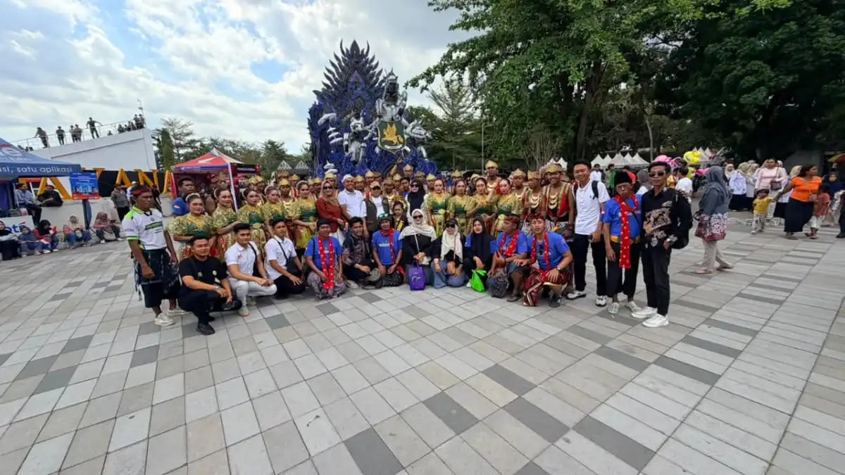 Musik Tradisional Tongtong Sumenep Curi Perhatian di Sela Parade Riders MotoGP Mandalika